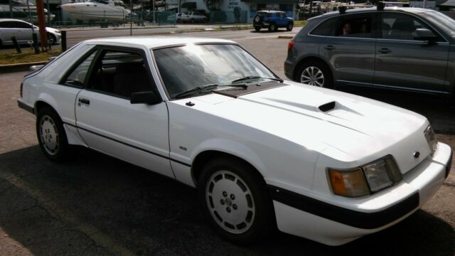 1986 9L OXFORD WHITE Ford Mustang 3 DOOR HATCHBACK