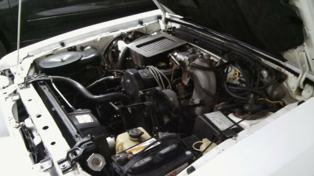 1986 9L OXFORD WHITE Ford Mustang 3 DOOR HATCHBACK