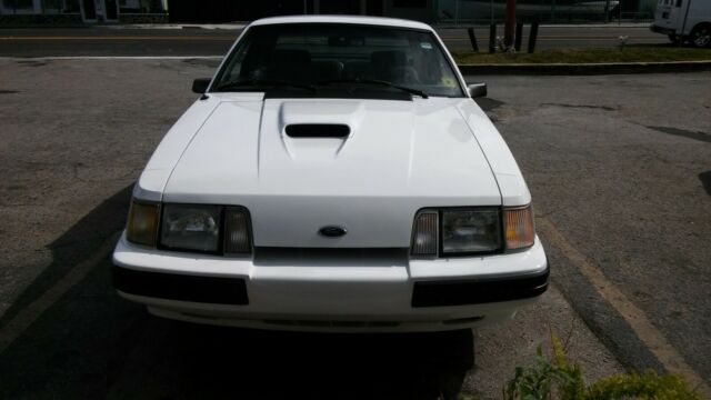 1986 9L OXFORD WHITE Ford Mustang 3 DOOR HATCHBACK