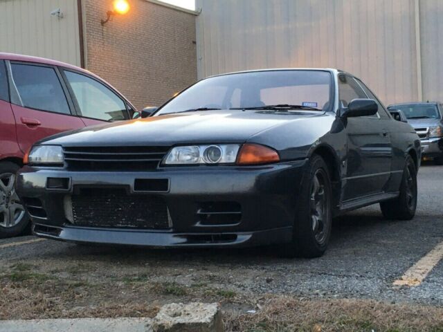 1990 Gray Nissan GT-R Coupe