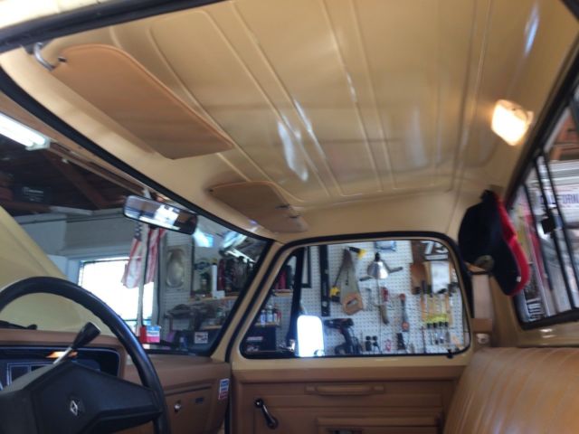 1985 CREAM/GOLD Dodge Other Pickups Cab & Chassis