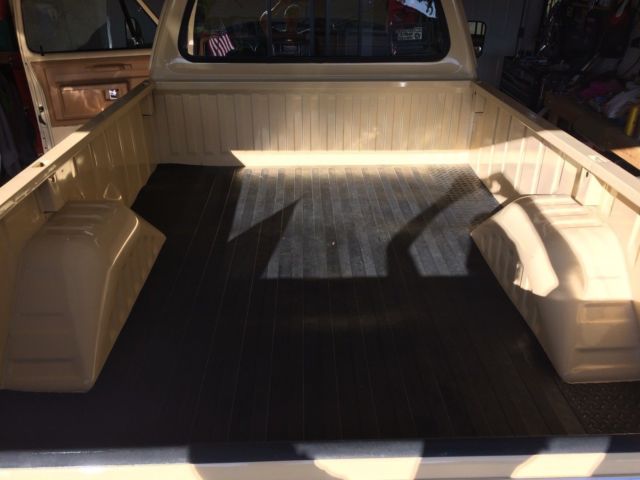 1985 CREAM/GOLD Dodge Other Pickups Cab & Chassis