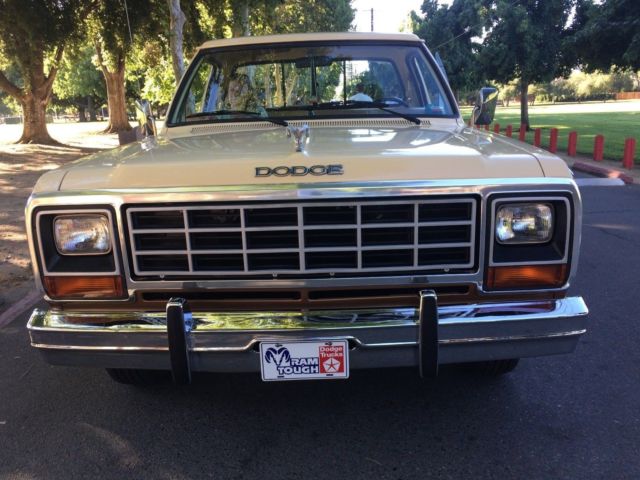 1985 CREAM/GOLD Dodge Other Pickups Cab & Chassis