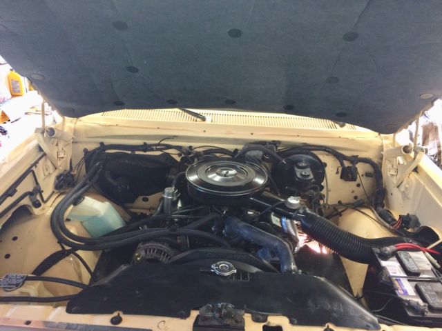 1985 CREAM/GOLD Dodge Other Pickups Cab & Chassis