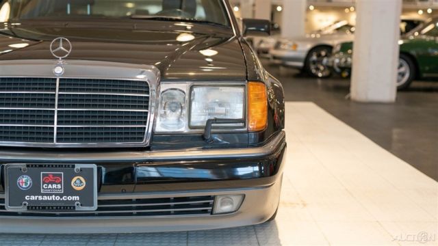 1993 Black Mercedes-Benz 500-Series Sedan