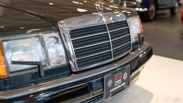1993 Black Mercedes-Benz 500-Series Sedan