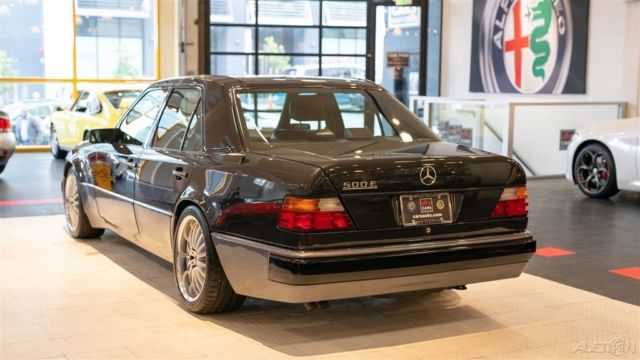 1993 Black Mercedes-Benz 500-Series Sedan
