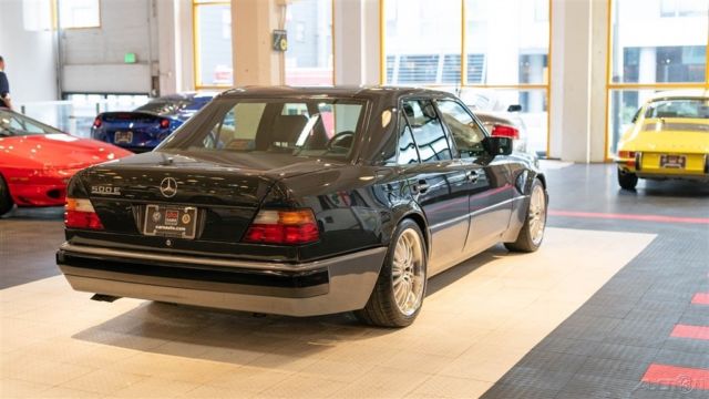 1993 Black Mercedes-Benz 500-Series Sedan