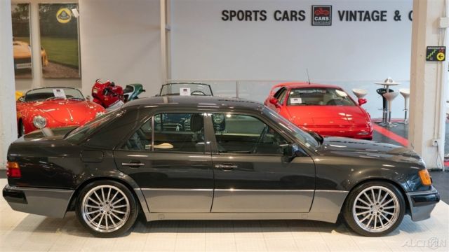 1993 Black Mercedes-Benz 500-Series Sedan