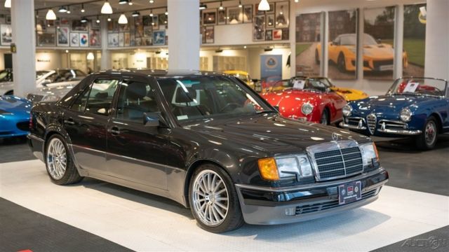 1993 Black Mercedes-Benz 500-Series Sedan