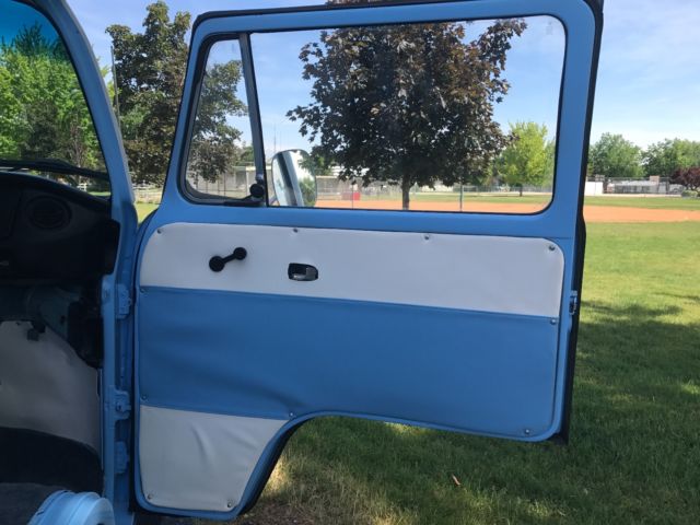 1970 Blue Volkswagen Bus/Vanagon