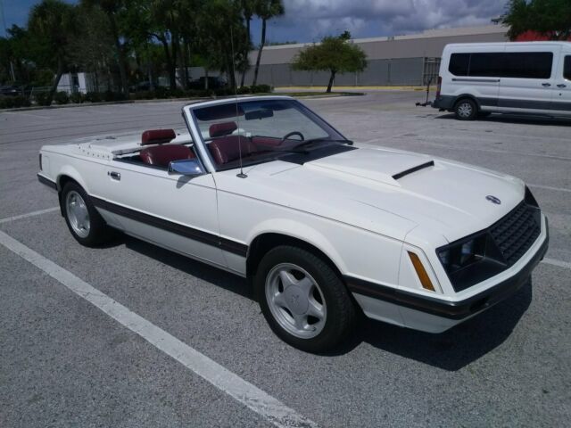1982 Polar White Ford Mustang