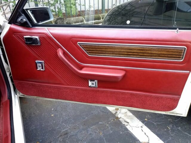 1982 Polar White Ford Mustang