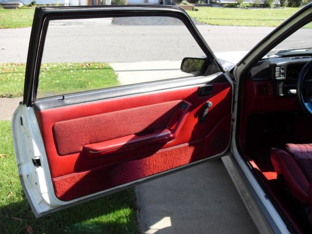 1988 OXFORD WHITE- TITANIUM Ford Mustang Hatchback
