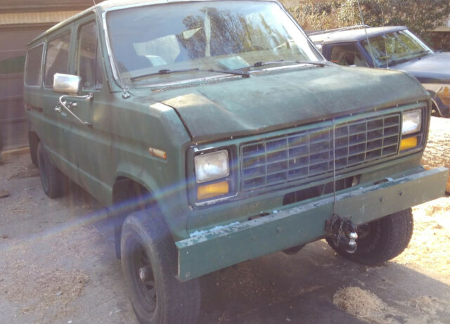 1985 Green Ford E-Series Van Standard Passenger Van