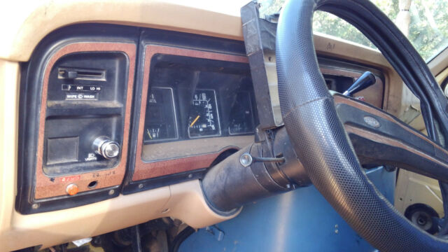 1985 Green Ford E-Series Van Standard Passenger Van