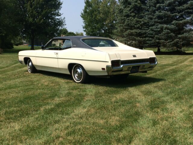 1970 Wimbledon White Ford Galaxie Coupe