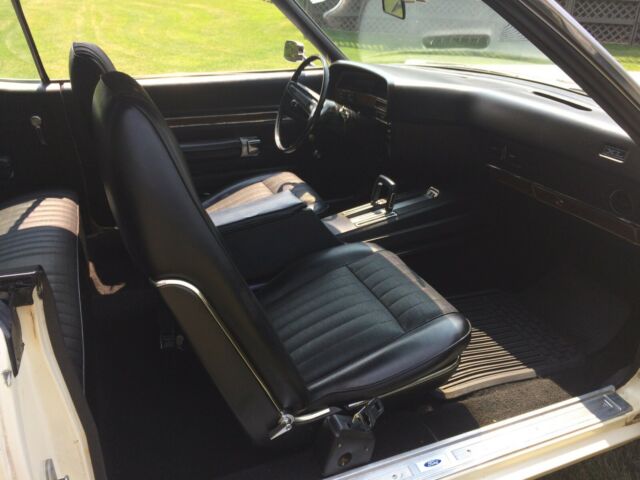 1970 Wimbledon White Ford Galaxie Coupe