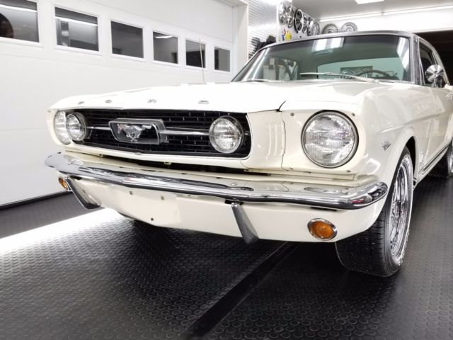 1966 Wimbledon White Ford Mustang 2DR