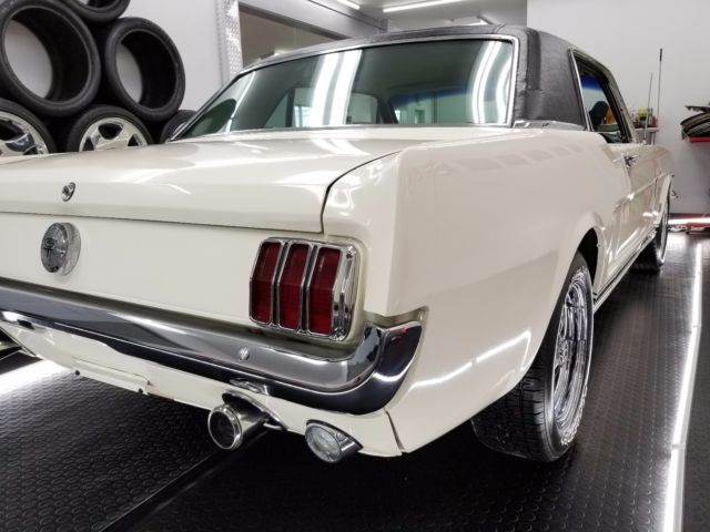 1966 Wimbledon White Ford Mustang 2DR