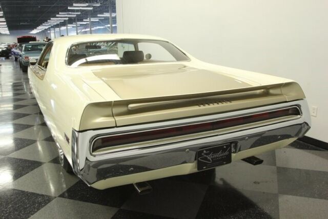 1970 Gold Chrysler 300-H Coupe