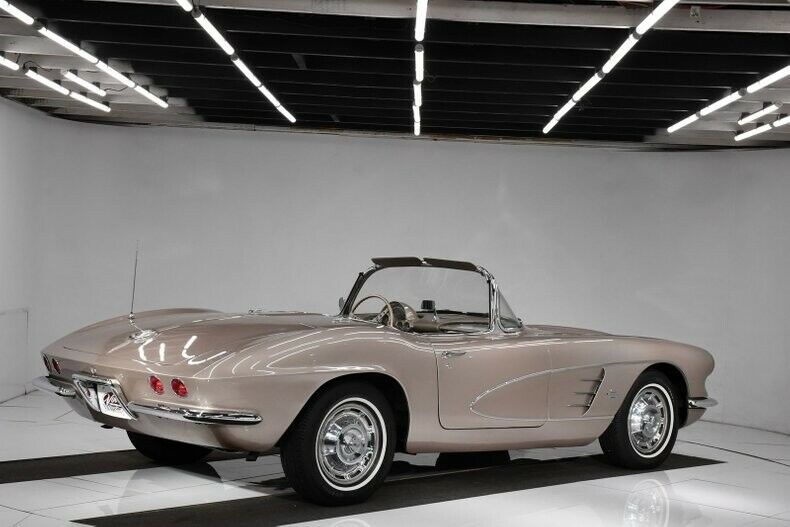 1961 Fawn Beige Chevrolet Corvette --