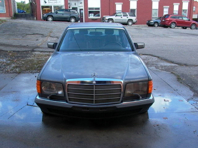 1985 Gray Mercedes-Benz 500-Series Sedan