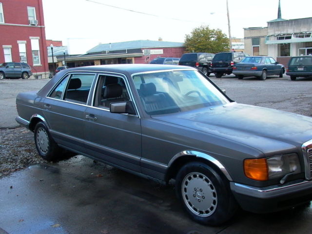 1985 Gray Mercedes-Benz 500-Series Sedan