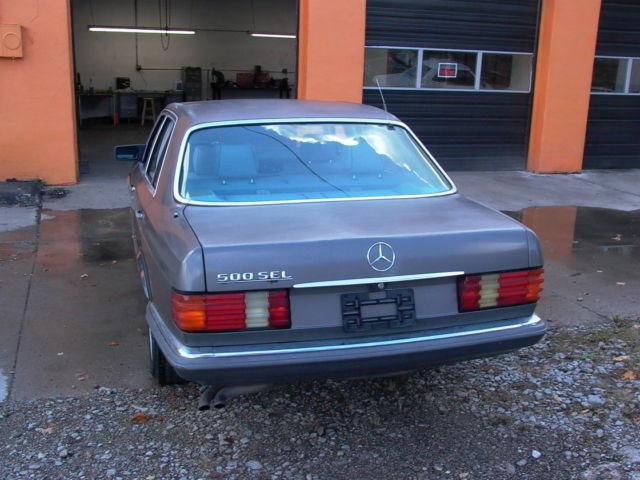 1985 Gray Mercedes-Benz 500-Series Sedan