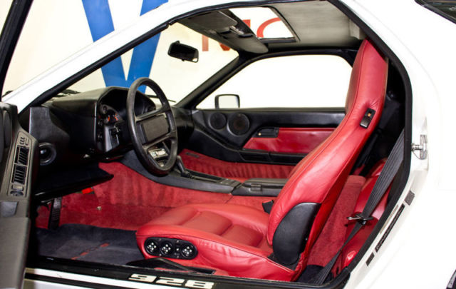 1987 GRAND PRIX WHITE Porsche 928 Coupe