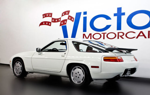1987 GRAND PRIX WHITE Porsche 928 Coupe