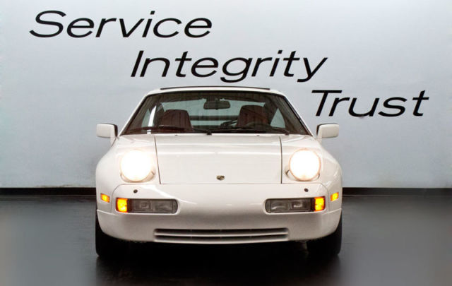 1987 GRAND PRIX WHITE Porsche 928 Coupe