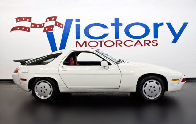1987 GRAND PRIX WHITE Porsche 928 Coupe