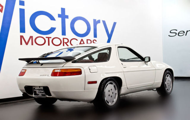 1987 GRAND PRIX WHITE Porsche 928 Coupe