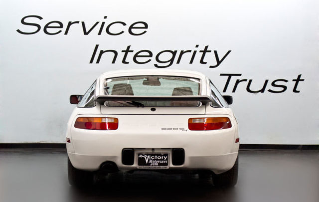1987 GRAND PRIX WHITE Porsche 928 Coupe