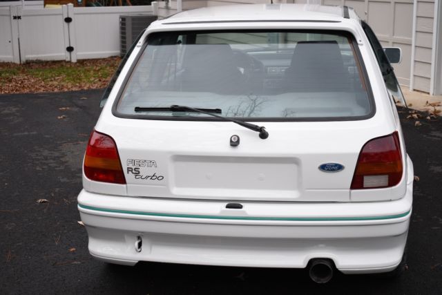 1991 White Ford Fiesta Hatchback