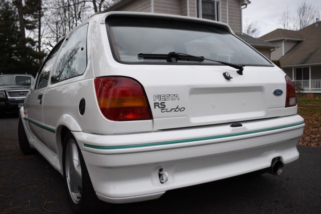 1991 White Ford Fiesta Hatchback