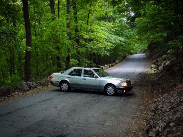 1992 Silver Mercedes-Benz E-Class Sedan
