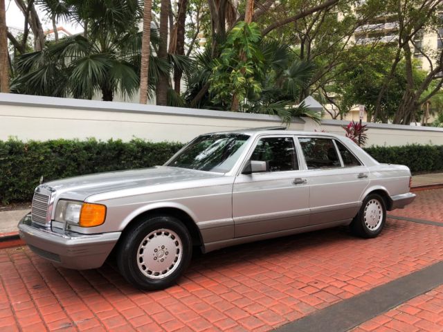 1988 Silver Mercedes-Benz 300-Series Limousine