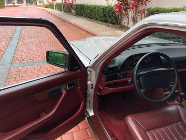 1988 Silver Mercedes-Benz 300-Series Limousine