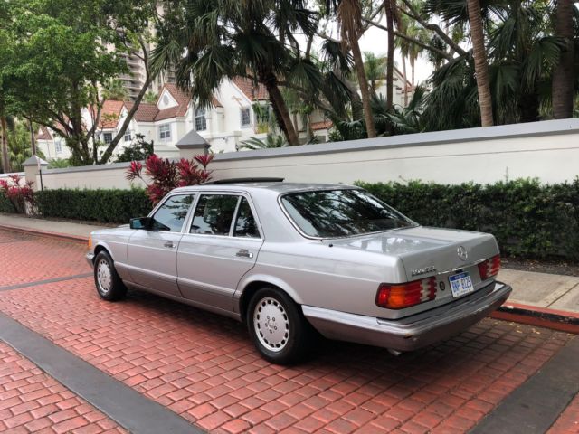 1988 Silver Mercedes-Benz 300-Series Limousine