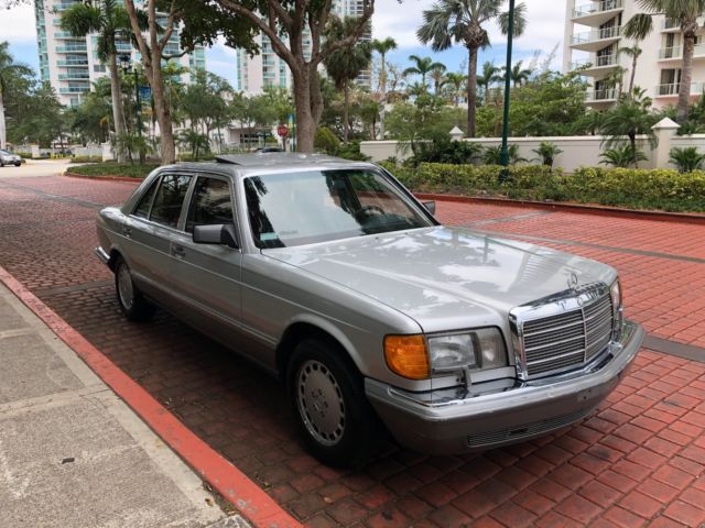 1988 Silver Mercedes-Benz 300-Series Limousine