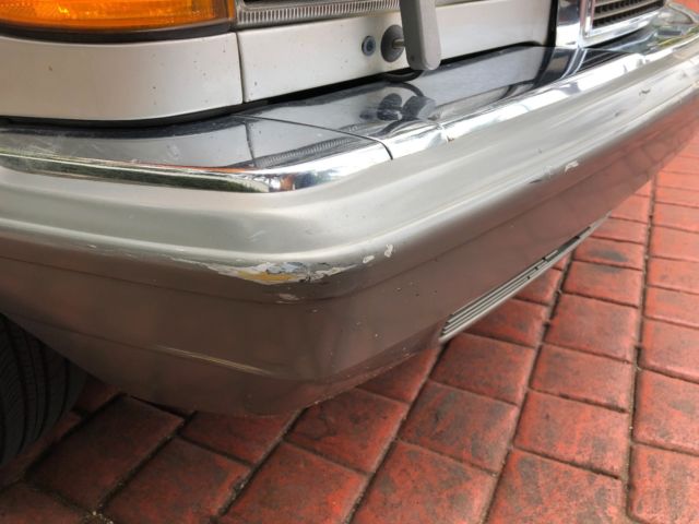 1988 Silver Mercedes-Benz 300-Series Limousine