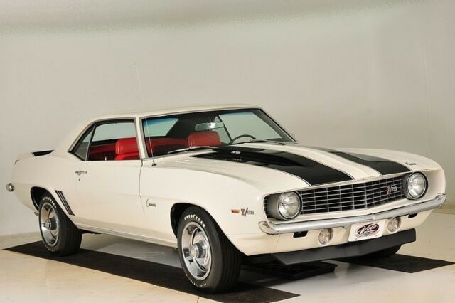 1969 White Chevrolet Camaro Hardtop