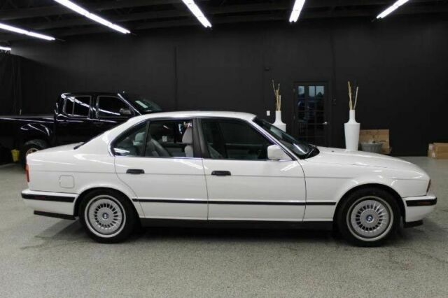 1991 White BMW M5
