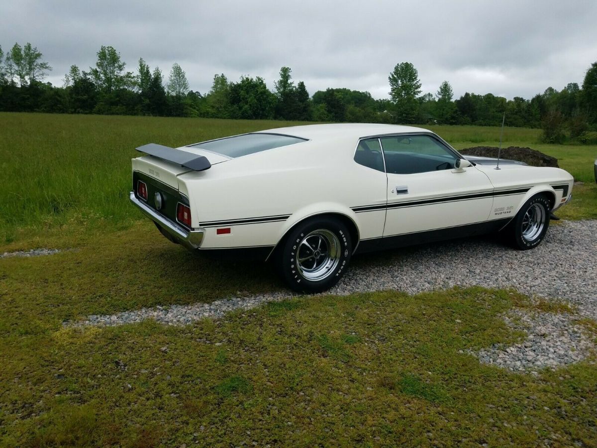 1971 White Ford Mustang Coupe