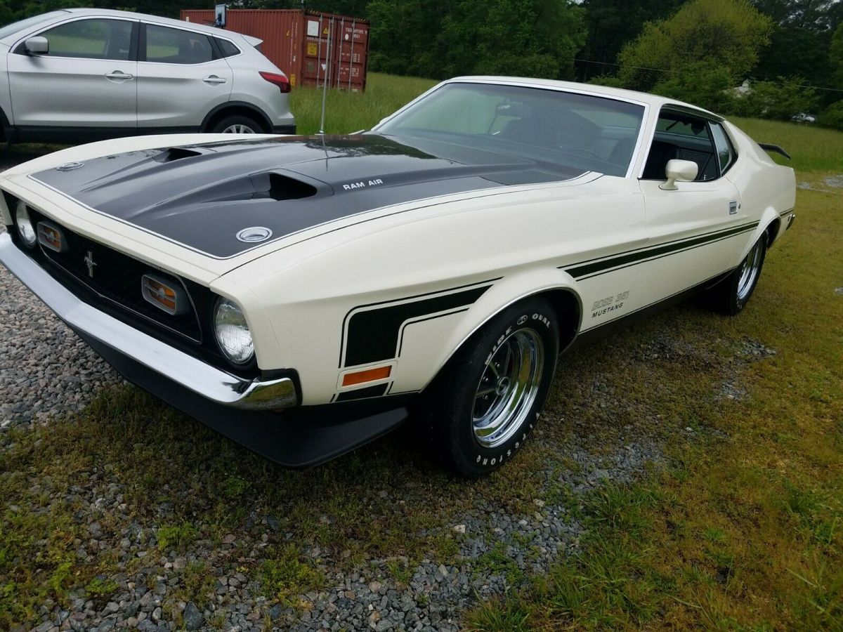 1971 White Ford Mustang Coupe