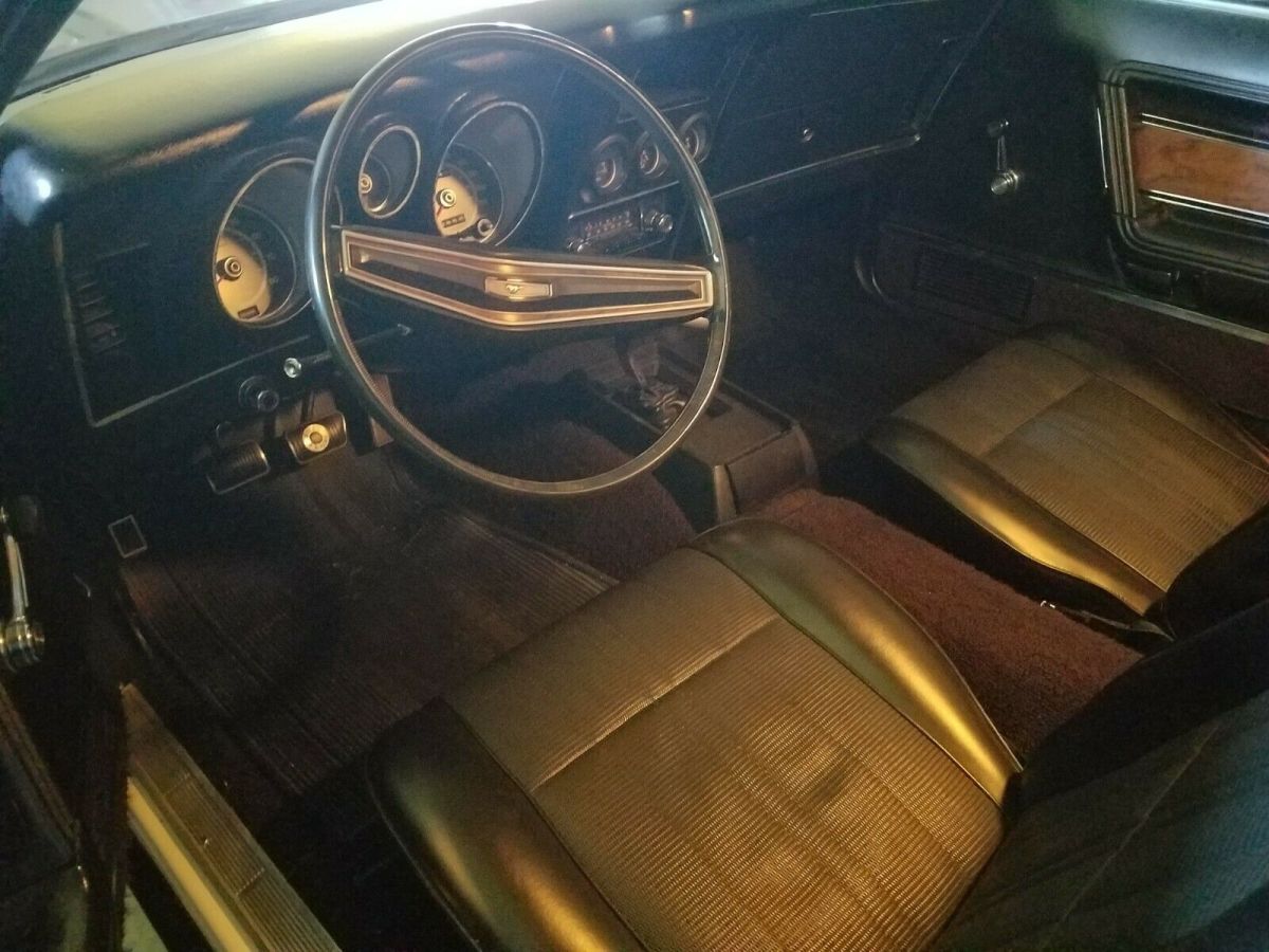 1971 White Ford Mustang Coupe