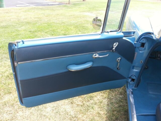 1955 Glacier blue / Shoreline beige Chevrolet Bel Air/150/210 Coupe