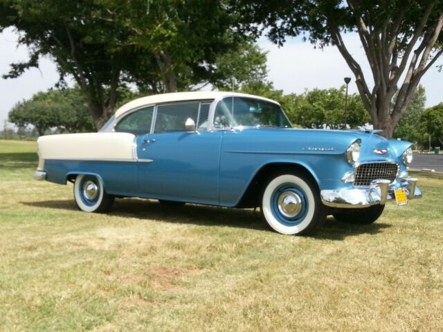 1955 Glacier blue / Shoreline beige Chevrolet Bel Air/150/210 Coupe